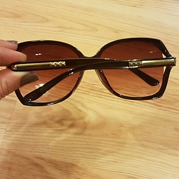 NEW! Designer Sunglasses - Picture 5 of 6